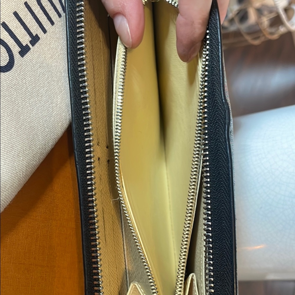 Louis Vuitton LIMITED EDITION Pop Monogram Zippy Wallet!! - Picture 9 of 15